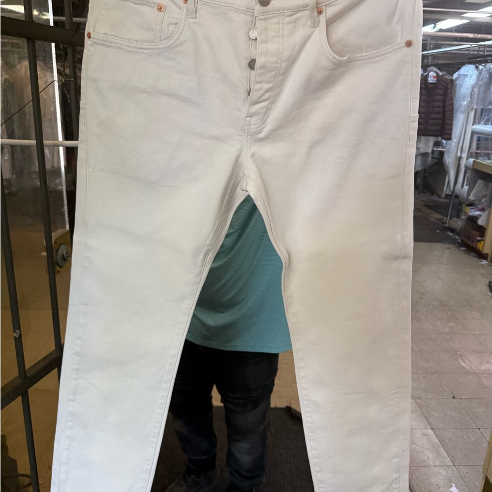 Slim White Jeans with Smooth Texture